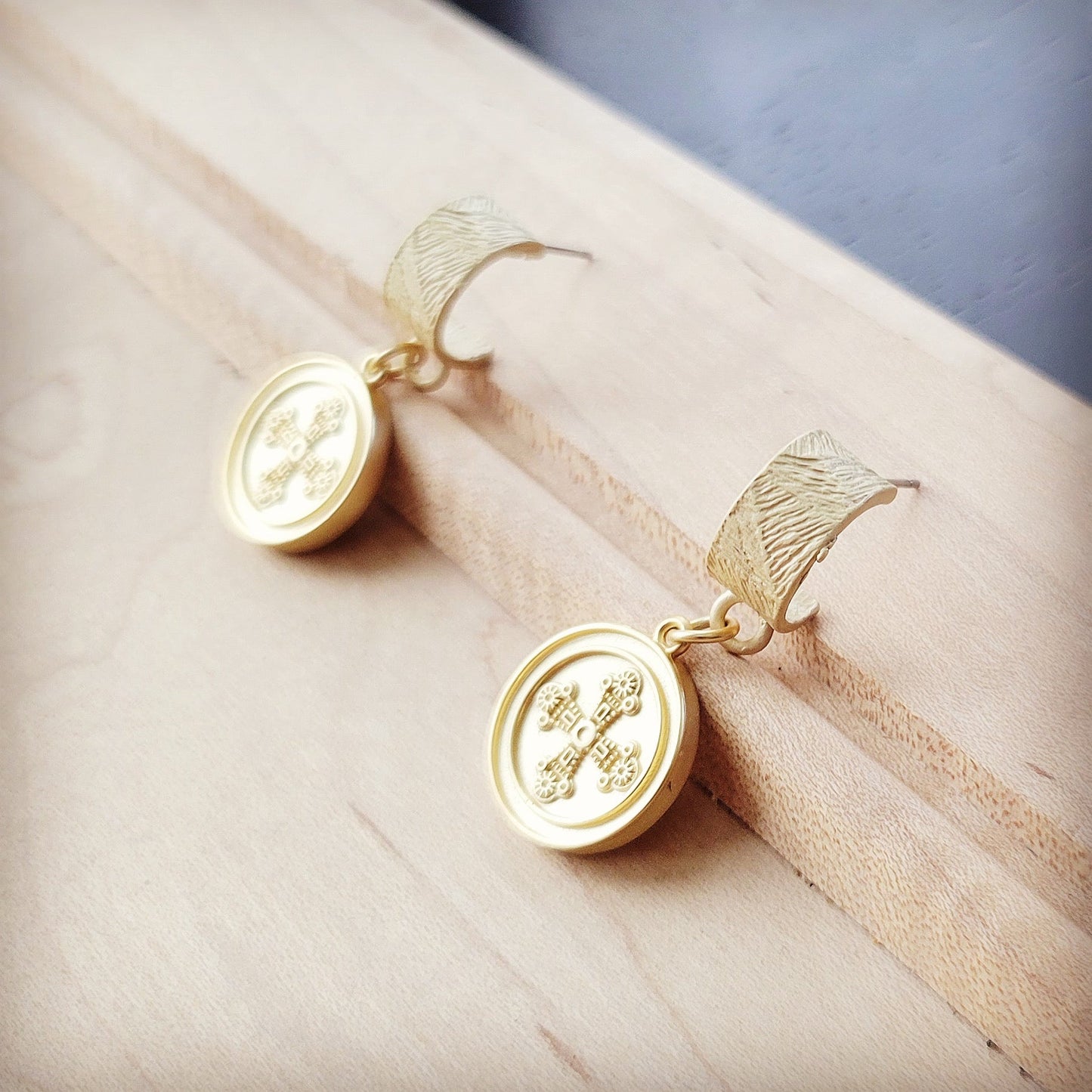 Matte Gold Cuff Earring w/ Coin Dangle 200l