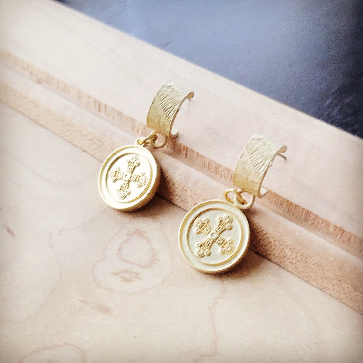 Matte Gold Cuff Earring w/ Coin Dangle 200l